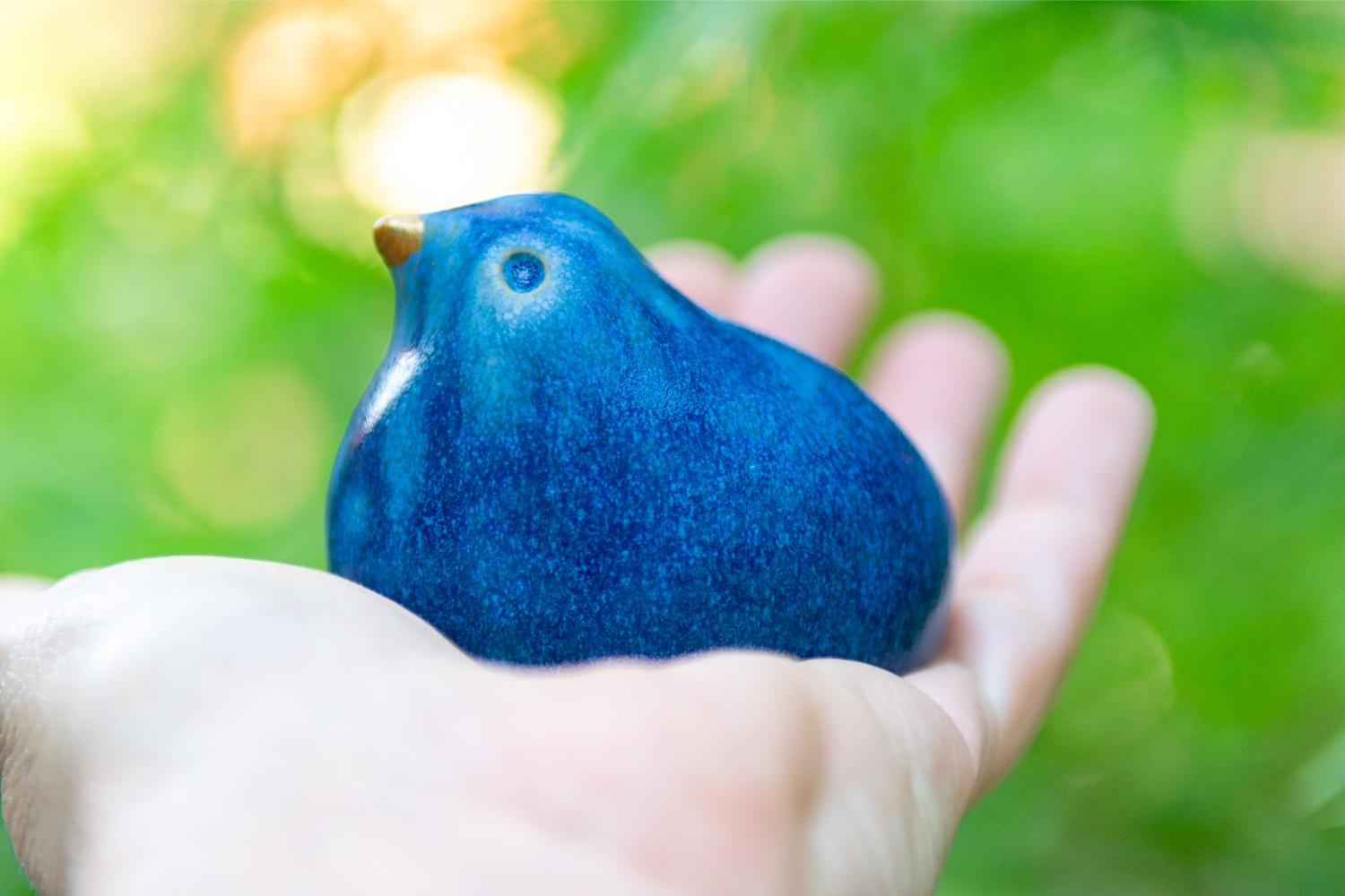Glazed blue stoneware bird in a natural fiber nest - Image 4