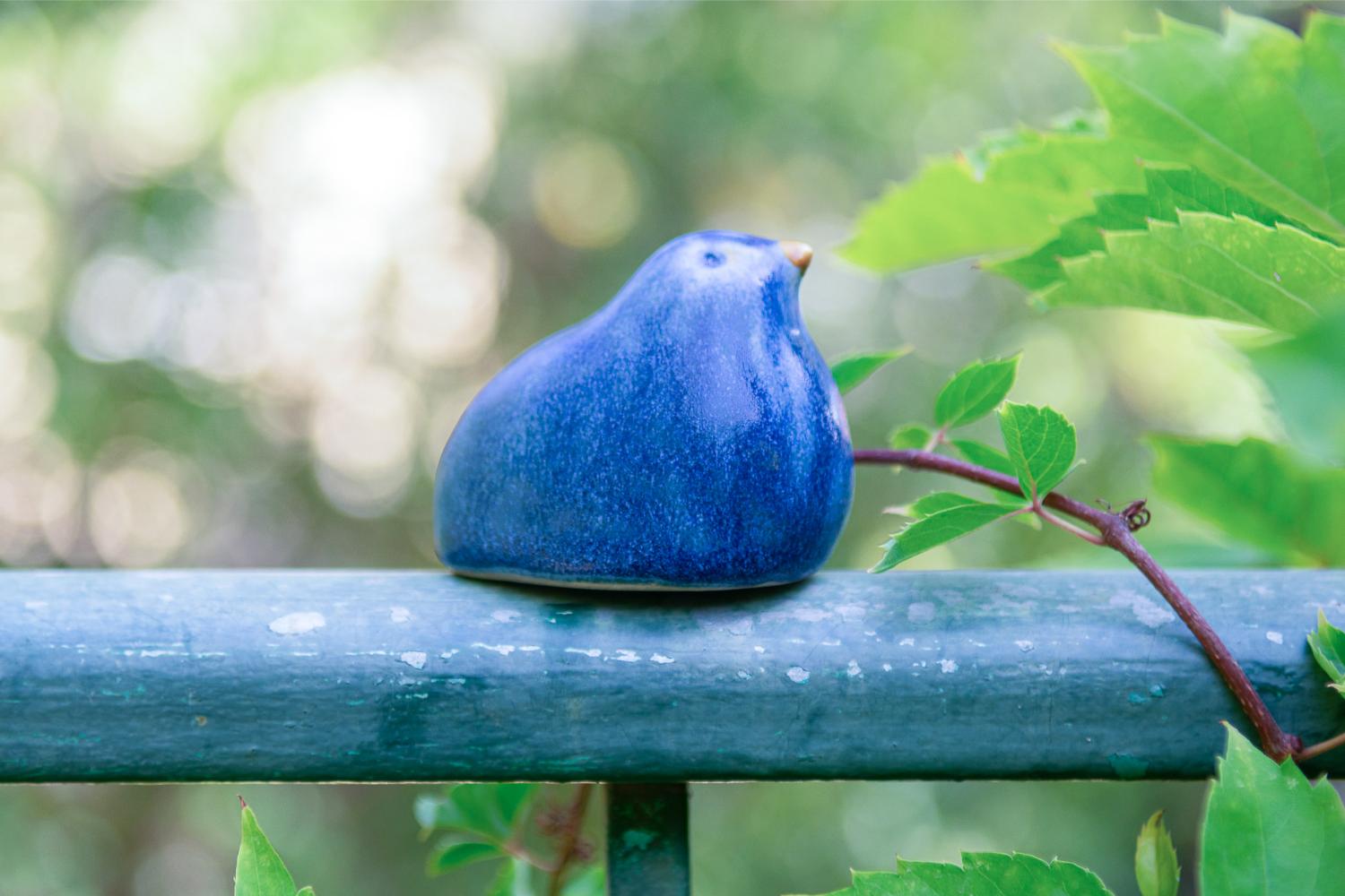 Glazed blue stoneware bird in a natural fiber nest - Image 5