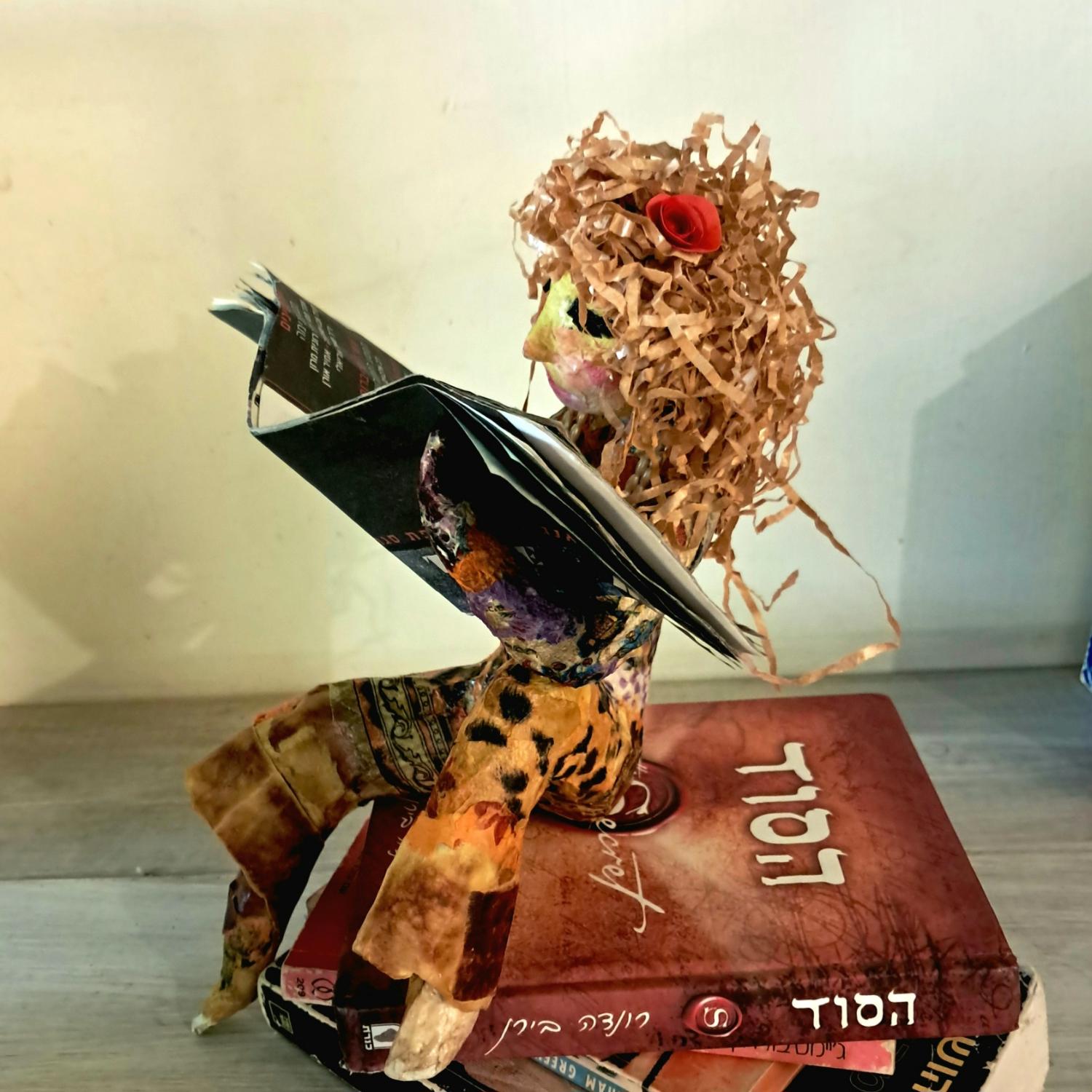 Paper figurine reading culture - Image 5