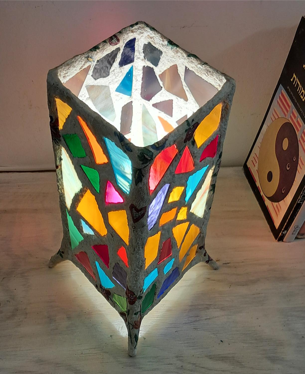 Vitrage in Papier-Mâché Lamp - Image 4