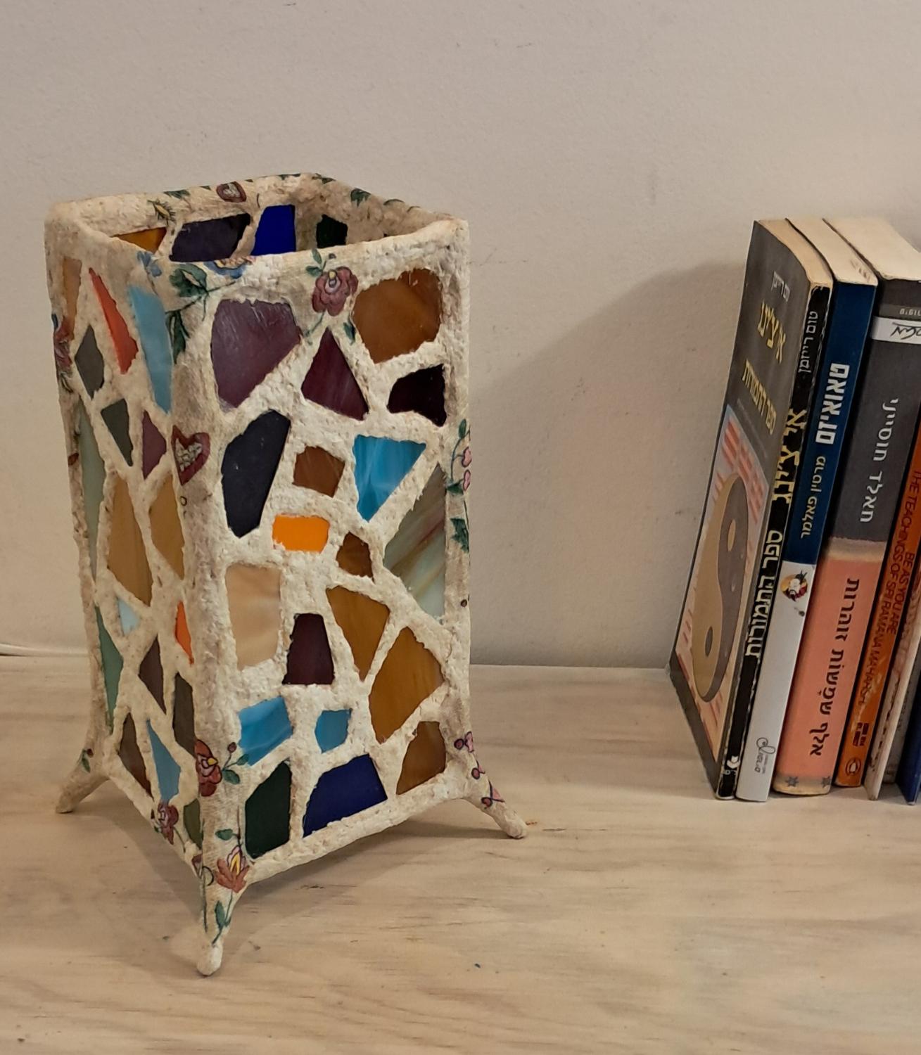 Vitrage in Papier-Mâché Lamp - Image 3