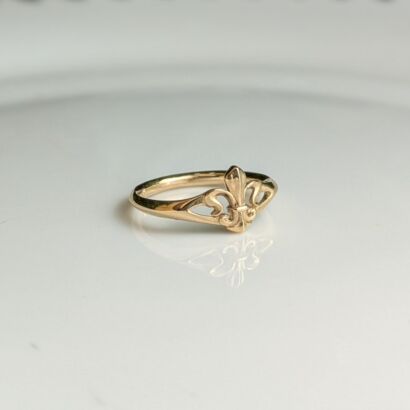 Fleur de lis ring